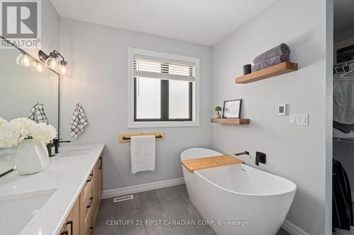 Primary Ensuite - 126 Aspen Circle, Thames Centre, ON - Indoor Photo Showing Bathroom