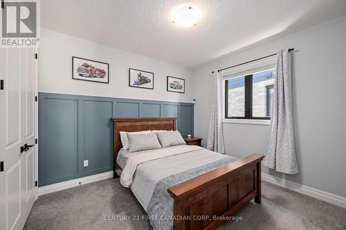 Bedroom - 126 Aspen Circle, Thames Centre, ON - Indoor Photo Showing Bedroom