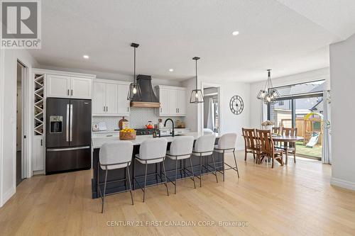 Kitchen and Dinette - 126 Aspen Circle, Thames Centre, ON - Indoor