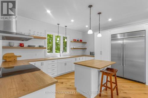 698 Mitchell Road, Madawaska Valley, ON - Indoor Photo Showing Kitchen