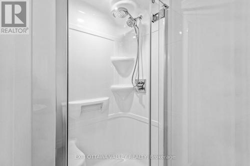 698 Mitchell Road, Madawaska Valley, ON - Indoor Photo Showing Bathroom