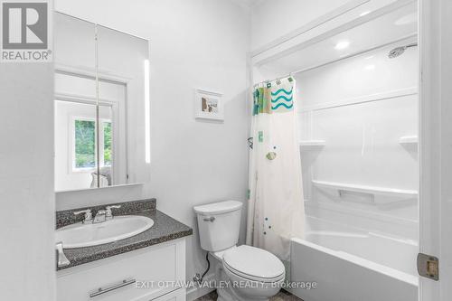 698 Mitchell Road, Madawaska Valley, ON - Indoor Photo Showing Bathroom