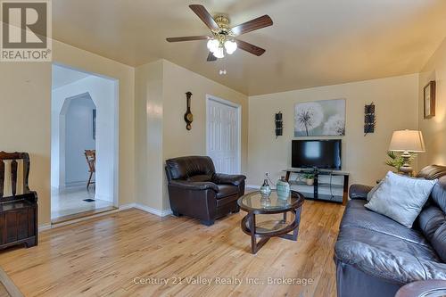 33949 41 Highway, Bonnechere Valley, ON - Indoor Photo Showing Living Room