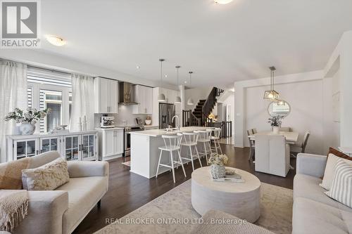 91 Chevron Place, Ottawa, ON - Indoor Photo Showing Living Room