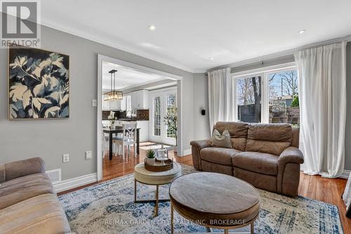 734 Brigadoon Drive, Hamilton (Gourley), ON - Indoor Photo Showing Living Room