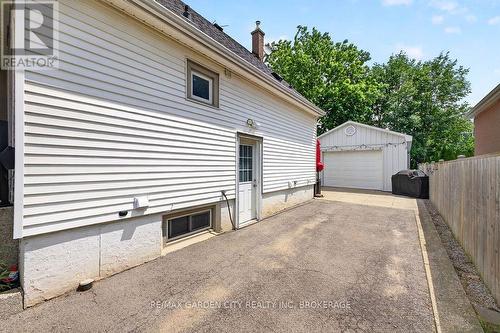 LOWER - 191 EAST 43RD STREET , Hamilton (Sunninghill), Ontario L8T 3C3 2