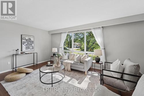 34 Oxtoby Lane, Uxbridge, ON - Indoor Photo Showing Living Room