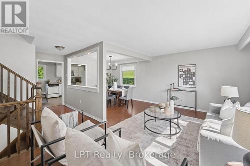 34 Oxtoby Lane, Uxbridge, ON - Indoor Photo Showing Living Room
