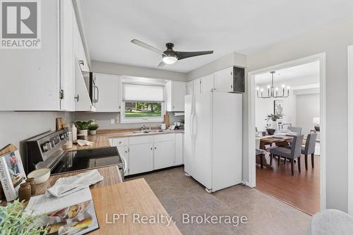 34 Oxtoby Lane, Uxbridge, ON - Indoor Photo Showing Kitchen With Double Sink
