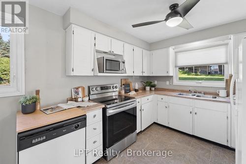 34 Oxtoby Lane, Uxbridge, ON - Indoor Photo Showing Kitchen With Double Sink