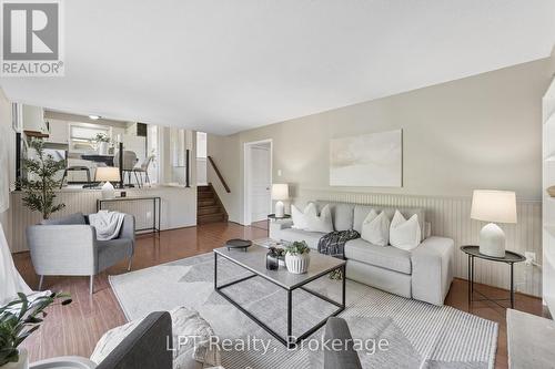 34 Oxtoby Lane, Uxbridge, ON - Indoor Photo Showing Living Room