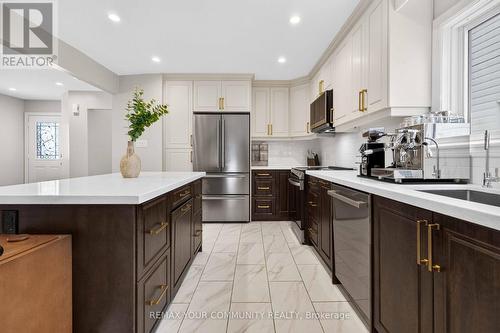 1038 Grandlea Court, Oshawa, ON - Indoor Photo Showing Kitchen With Upgraded Kitchen