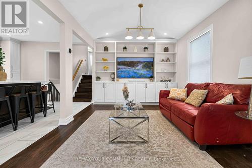 1038 Grandlea Court, Oshawa, ON - Indoor Photo Showing Living Room