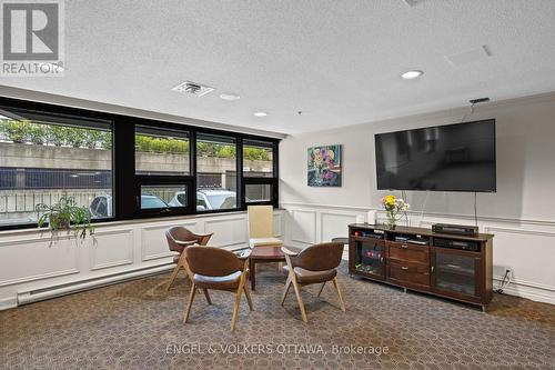 104 - 2019 Carling Avenue, Ottawa, ON - Indoor