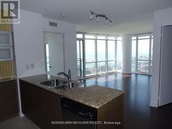 5015 - 11 BRUNEL COURT Toronto, ON M5V 3Y3