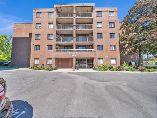 505-3950 WYANDOTTE STREET EAST  Windsor, ON N8Y 1G5