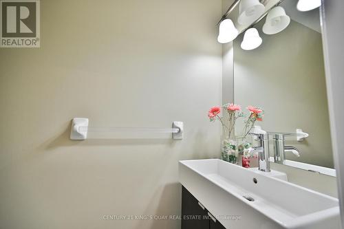 8 Major Elliot Court, Markham, ON - Indoor Photo Showing Bathroom