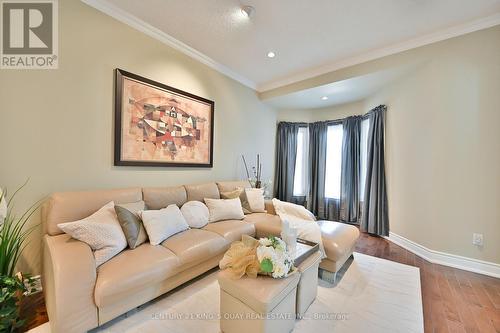 8 Major Elliot Court, Markham, ON - Indoor Photo Showing Living Room