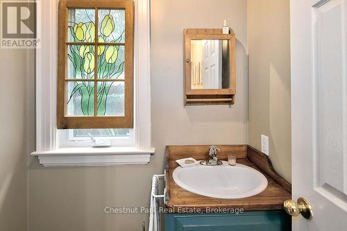 114 Clark Street, Blue Mountains, ON - Indoor Photo Showing Bathroom