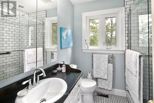 114 Clark Street, Blue Mountains, ON - Indoor Photo Showing Bathroom