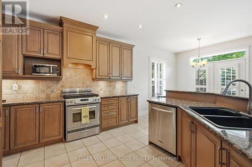 3256 Raspberry Bush Trail, Oakville, ON - Indoor Photo Showing Kitchen With Double Sink