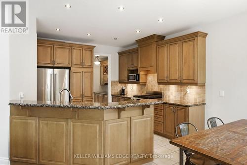 3256 Raspberry Bush Trail, Oakville, ON - Indoor Photo Showing Kitchen With Upgraded Kitchen