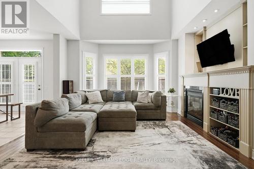 3256 Raspberry Bush Trail, Oakville, ON - Indoor Photo Showing Living Room