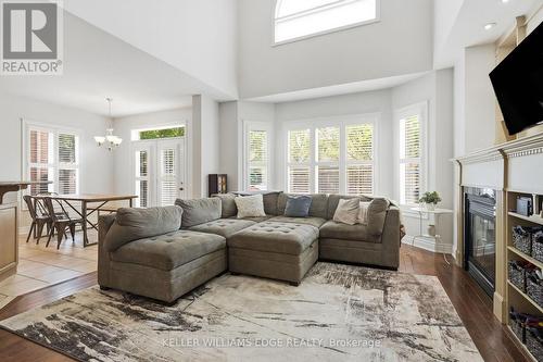 3256 Raspberry Bush Trail, Oakville, ON - Indoor Photo Showing Living Room