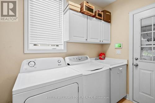 3256 Raspberry Bush Trail, Oakville, ON - Indoor Photo Showing Laundry Room