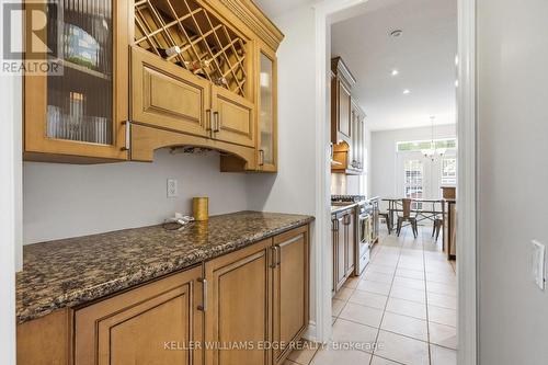 3256 Raspberry Bush Trail, Oakville, ON - Indoor Photo Showing Kitchen