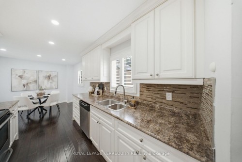 1013 Albacore Manor, Pickering, ON - Indoor Photo Showing Kitchen With Double Sink With Upgraded Kitchen