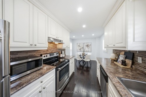 1013 Albacore Manor, Pickering, ON - Indoor Photo Showing Kitchen With Upgraded Kitchen