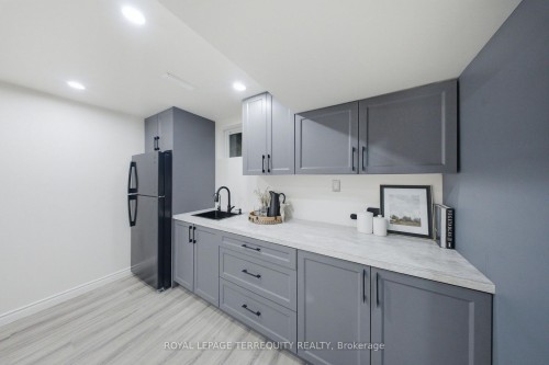 1013 Albacore Manor, Pickering, ON - Indoor Photo Showing Kitchen