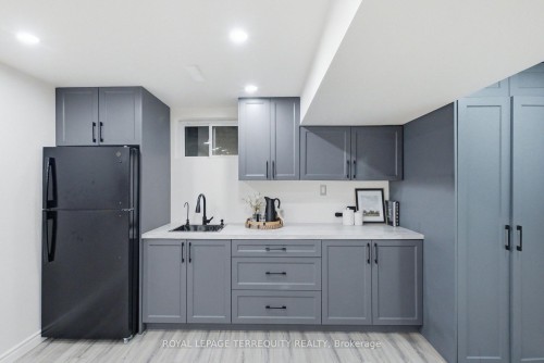1013 Albacore Manor, Pickering, ON - Indoor Photo Showing Kitchen