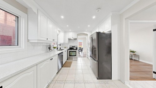784 Galloway Crescent, Mississauga, ON - Indoor Photo Showing Kitchen With Upgraded Kitchen