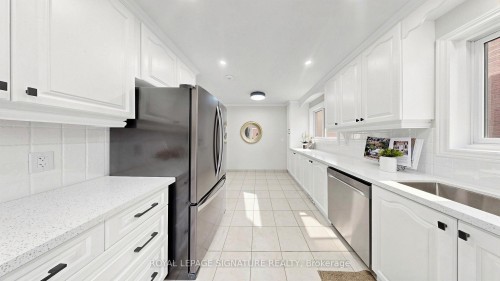 784 Galloway Crescent, Mississauga, ON - Indoor Photo Showing Kitchen