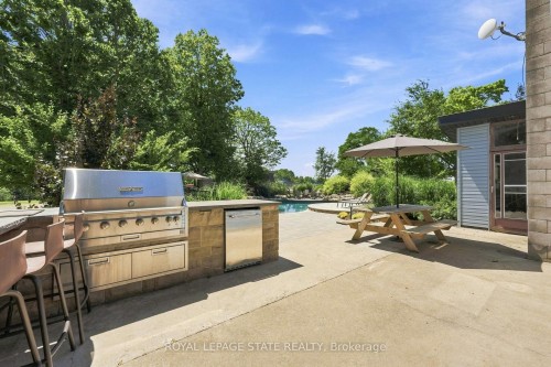 62 Thompson Road, Brantford, ON - Outdoor