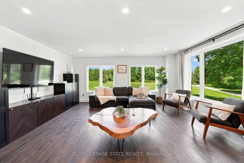 62 Thompson Road, Brantford, ON - Indoor Photo Showing Living Room