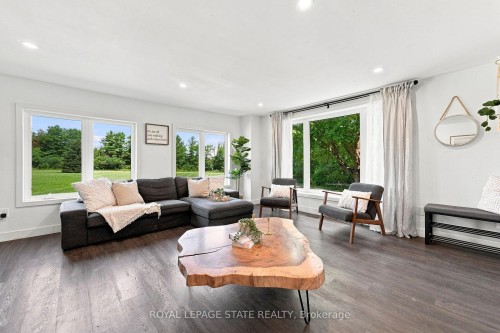 62 Thompson Road, Brantford, ON - Indoor Photo Showing Living Room