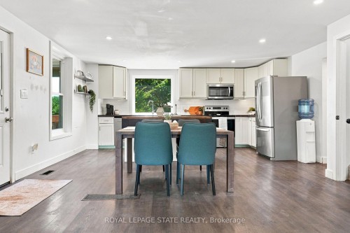 62 Thompson Road, Brantford, ON - Indoor Photo Showing Kitchen