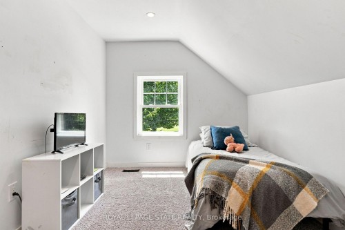 62 Thompson Road, Brantford, ON - Indoor Photo Showing Bedroom