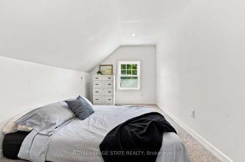 62 Thompson Road, Brantford, ON - Indoor Photo Showing Bedroom