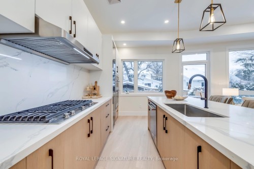 24 Merritt Road, Toronto, ON - Indoor Photo Showing Kitchen With Upgraded Kitchen