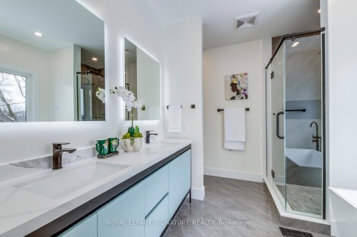 24 Merritt Road, Toronto, ON - Indoor Photo Showing Bathroom