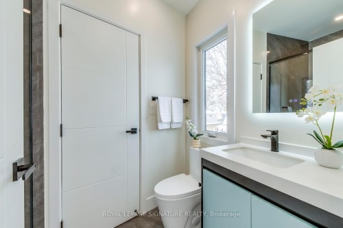 24 Merritt Road, Toronto, ON - Indoor Photo Showing Bathroom