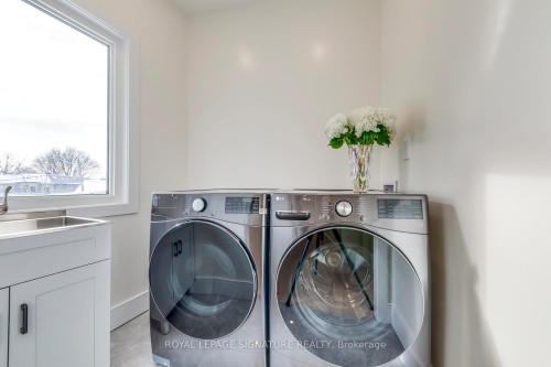 24 Merritt Road, Toronto, ON - Indoor Photo Showing Laundry Room