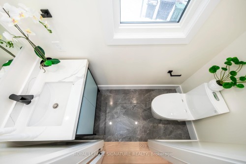 24 Merritt Road, Toronto, ON - Indoor Photo Showing Bathroom