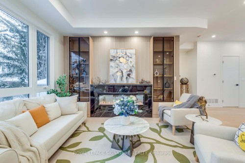 24 Merritt Road, Toronto, ON - Indoor Photo Showing Living Room