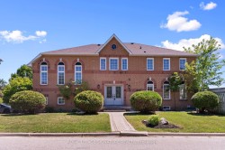 1313 Inuit Trail  Mississauga, ON L5N 7R4
