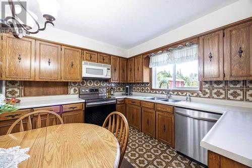 1435 Airport Rd, Prince Township, ON - Indoor Photo Showing Kitchen With Double Sink